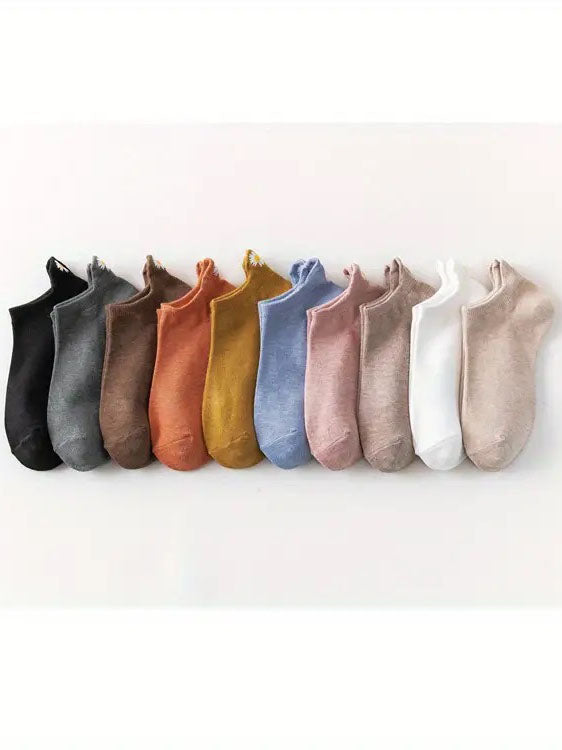Embroidered Daisy Ankle Socks