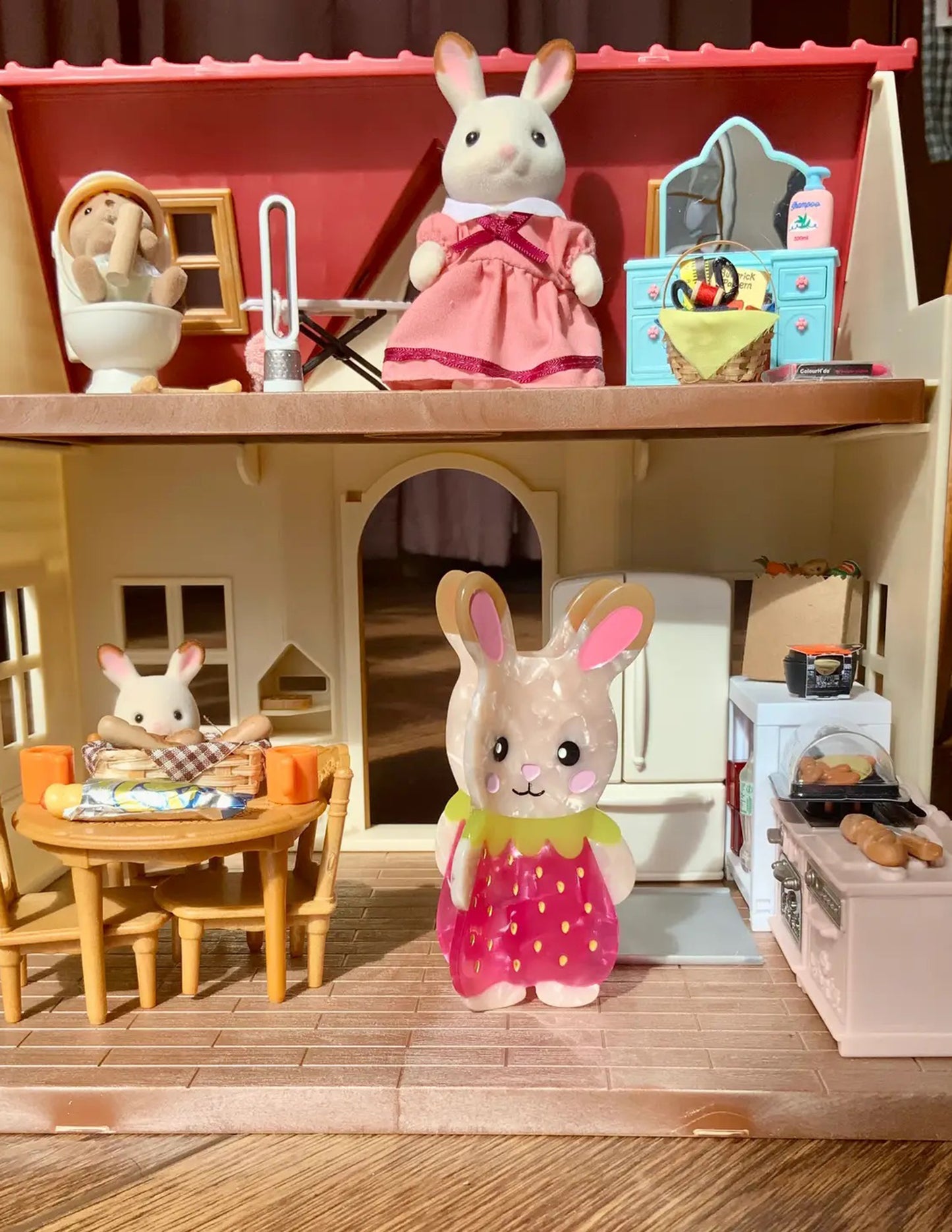 Strawbunny Hair Claw