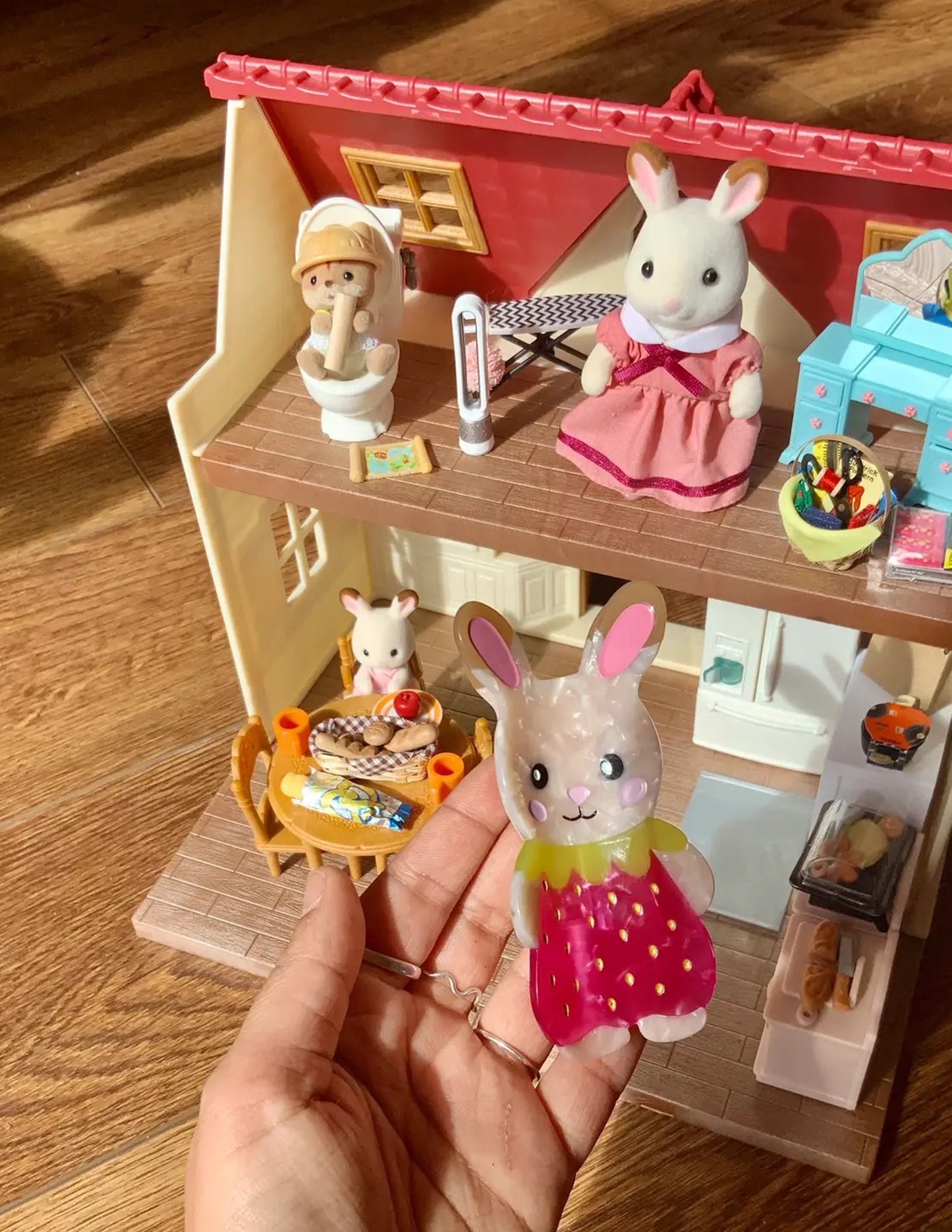 Strawbunny Hair Claw