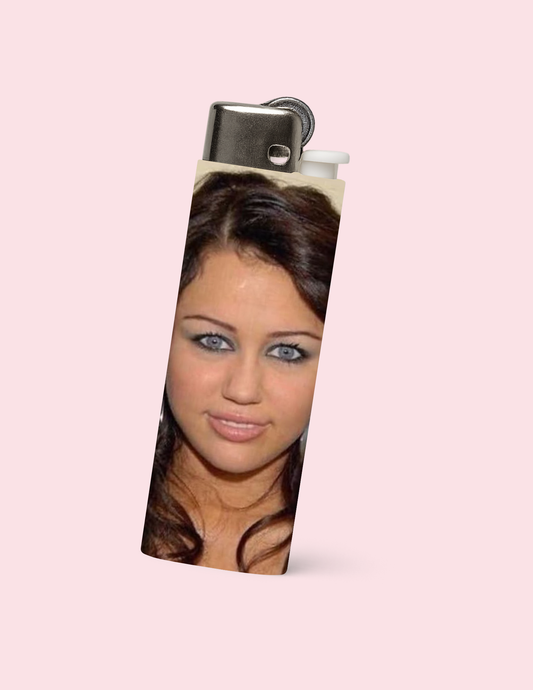 Miley Eyes Lighter